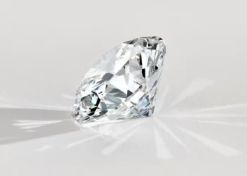 Fakte magjepsëse rreth krijimit, zbulimit dhe historisë së një diamanti