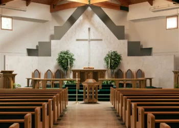 Sidnei tronditet sërish/ Goditet prifti disa herë me thikë