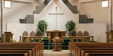 Sidnei tronditet sërish/ Goditet prifti disa herë me thikë