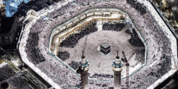 Rekord/ 2.5 mln muslimanë në Mekë për t’u falur në Natën e Kadrit