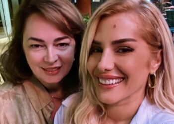 ‘Sapo filluam, prisni!’/ Çfarë po ‘thur’ Ilnisa dhe Julia?