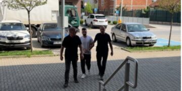 Ngjarja e rëndë në Ferizaj/ Vrasësi qëlloi disa herë të ndjerën