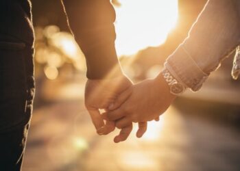 7 arsye pse dashuria është e rëndësishme për qeniet njerëzore