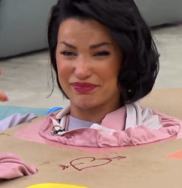 “Roza, motra ime!”/ Cili është mesazhi që përloti banoren?