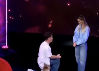 “Tani është momenti i duhur!”/ Lidi i propozon partneres në emision