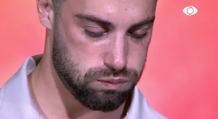 Meritoni del nga dera e kuqe, Juli: A të thamë që do dalësh ti?