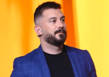 Romeo zbulon planet për familje dhe emrat e vajzave të tij