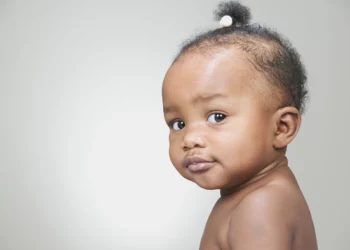 Si mund t’i kuptojnë prindërit shenjat delikate të stresit tek foshnjat?