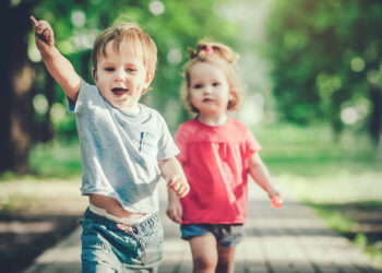 Si të kuptoni se fëmija juaj po shfaq shenja të autizmit?