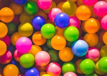 Test psikologjik: Si ndikojnë ngjyrat në emocionet tona?