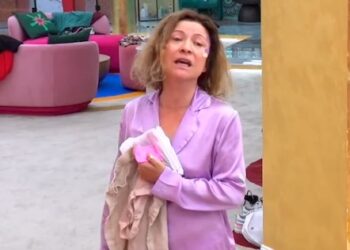 “E hape edhe ti gojën?”/ Egla dhe Liami nisin ditën me debate