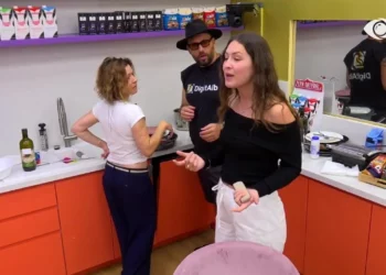 “Je palluqe që ecën me 2 këmbë”/ Egla shpërthen në ofendime ndaj Françeskës