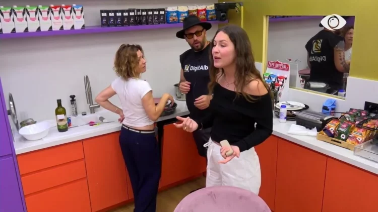 “Je palluqe që ecën me 2 këmbë”/ Egla shpërthen në ofendime ndaj Françeskës