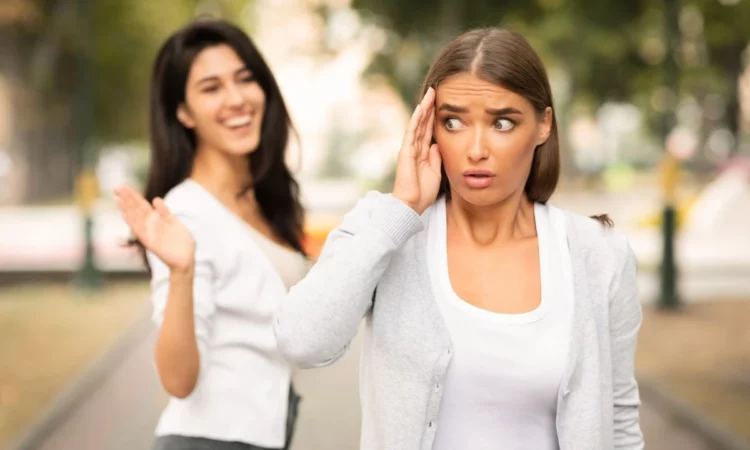 Shenjat e horoskopit që shmangin njerëzit që njohin kur i shohin në rrugë