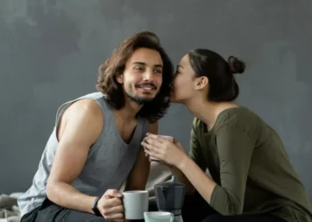 Si ta bëni dikë t’ju tregojë sekretet e tij?