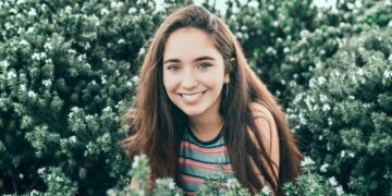 10 komplimente që vajzave u duken romantike nga partneri