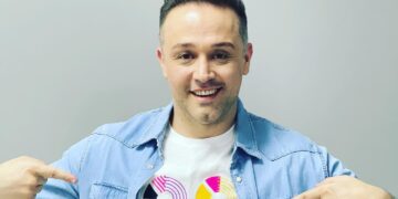 “Burrnia si kursi i euros”, Turi ironizon debatin e Arbrit dhe Fationit