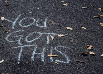 Cili është ndryshimi midis besimit dhe arrogancës?