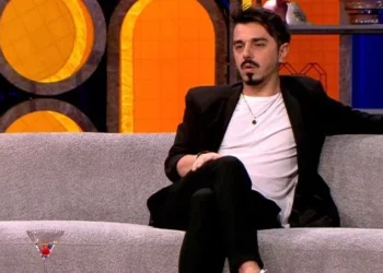 “Ishte traumatike”, Amos flet për herë të parë për divorcin e motrës së tij