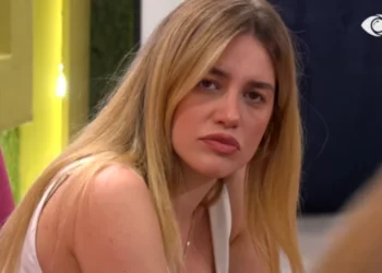 Banorët përballë pyetjeve/ Heidi tregon ëndrrën e saj në sirtar