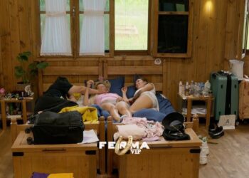 Të shtrirë në shtrat, momente romantike mes çiftit Albano-Baby G