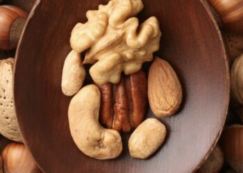 Përfitimet shëndetësore të arrave dhe arsyet pse duhet t’i hani ato