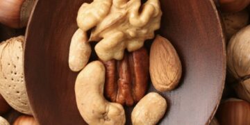 Përfitimet shëndetësore të arrave dhe arsyet pse duhet t’i hani ato