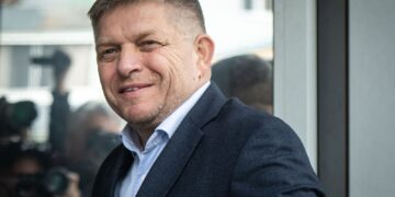 VIDEO/ Qëllohet kryeministri sllovak, Robert Fico, në rrezik për jetën