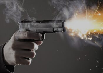 E rëndë në Lushnjë/ Babai plagos të bijën, më pas vret veten!