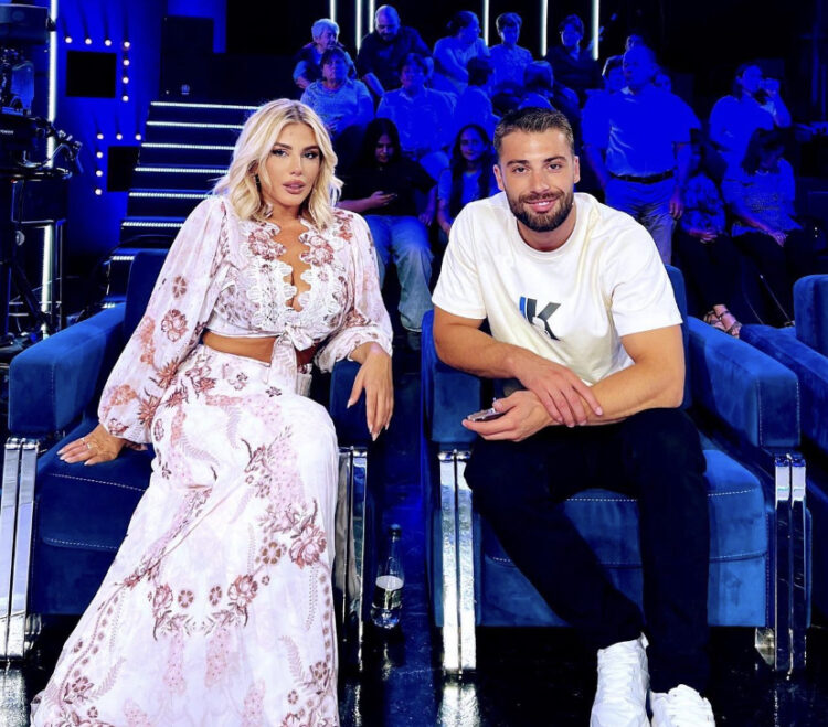 Të dashuruar sa më s’ka! Ilnisa publikon foto duke u puthur me Meritonin