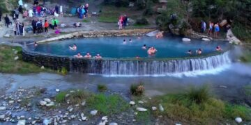 Historia e një zyrtari britanik turist në Bënjë: Too much shit my friend