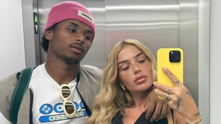 Të pandarë/ Loredana në stadium sot, tifo për Adeyemin