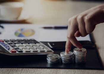 Taksat “fundosin” 3600 profesionistë të lirë, mbyllin biznesin në 4 muaj