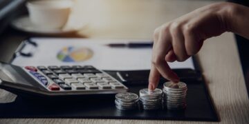 Taksat “fundosin” 3600 profesionistë të lirë, mbyllin biznesin në 4 muaj