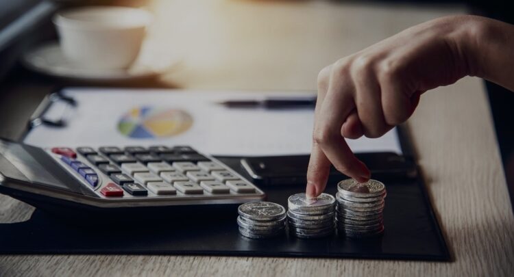 Taksat “fundosin” 3600 profesionistë të lirë, mbyllin biznesin në 4 muaj