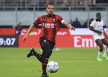 Milan sakrifikon mesfushorin francez për të mbajtur yjet