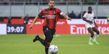 Milan sakrifikon mesfushorin francez për të mbajtur yjet