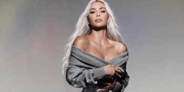 “A po merr frymë?”/ Të gjithë të shqetësuar për veshjen e Kim në Met Gala