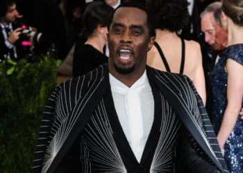 “E goditi me rrip”/ Diddy i dhunshëm ndaj grave edhe në kolegj, dëshmia tronditëse