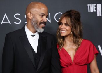 “Nami” në rrjet, partneri i Halle Berry poston foto nudo të saj