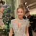 Moment që na shpëtoi/ JLO shpërfill gazetaren në Met Gala, ‘lumë’ kritikash