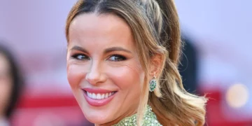 Nuk do ta njihni, Kate Beckinsale transformohet në një burrë të moshuar