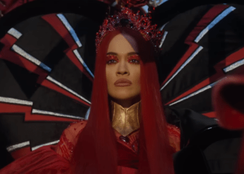 Rita Ora si “Mbretëresha e zemrave”, publikohet traileri i filmit të saj të ri