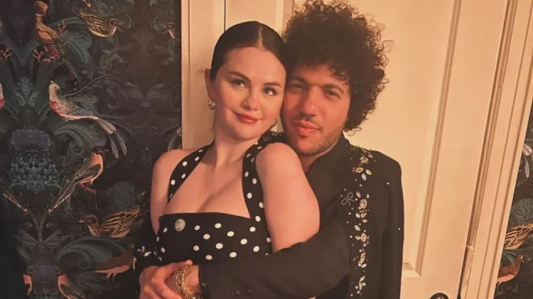 Benny Blanco publikon librin e parë të gatimit, ja si reagon Selena Gomez