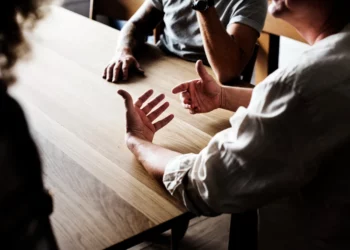 Sipas ekspertëve, duhet me patjetër të shmangni këto 3 fraza