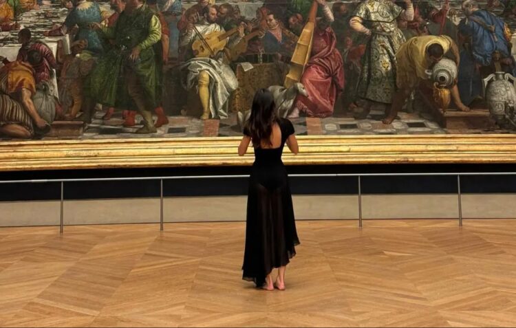 Pse Kendall Jenner ishte zbathur në muzeun e Louvrit?