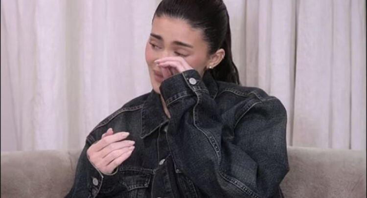Çfarë ndodhi? Kylie Jenner shpërthen në lot pas komenteve të fansave!
