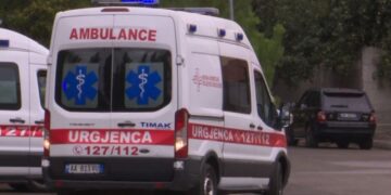 Bie nga ballkoni pronari i hotelit në Himarë, në gjendje të rëndë shëndetësore