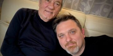 Dedikimi prekës i Julit për Zefin: M’ka marrë malli për buzëqeshjen babo!