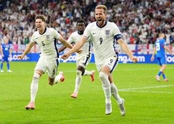 Me shumë vështirësi, Anglia kalon në çerekfinale